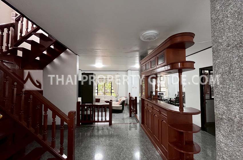 House with Shared Pool in Srinakarin 